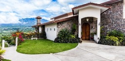Linda Casa No Condomínio Vilaggio 