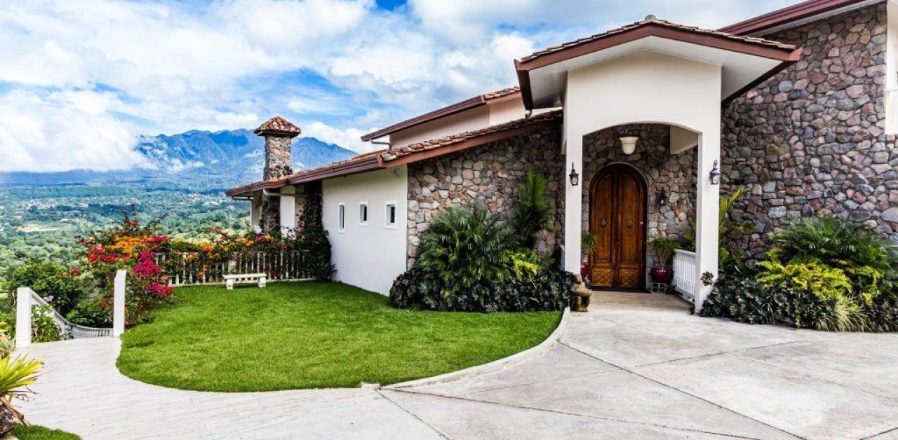 Linda Casa No Condomínio Vilaggio 